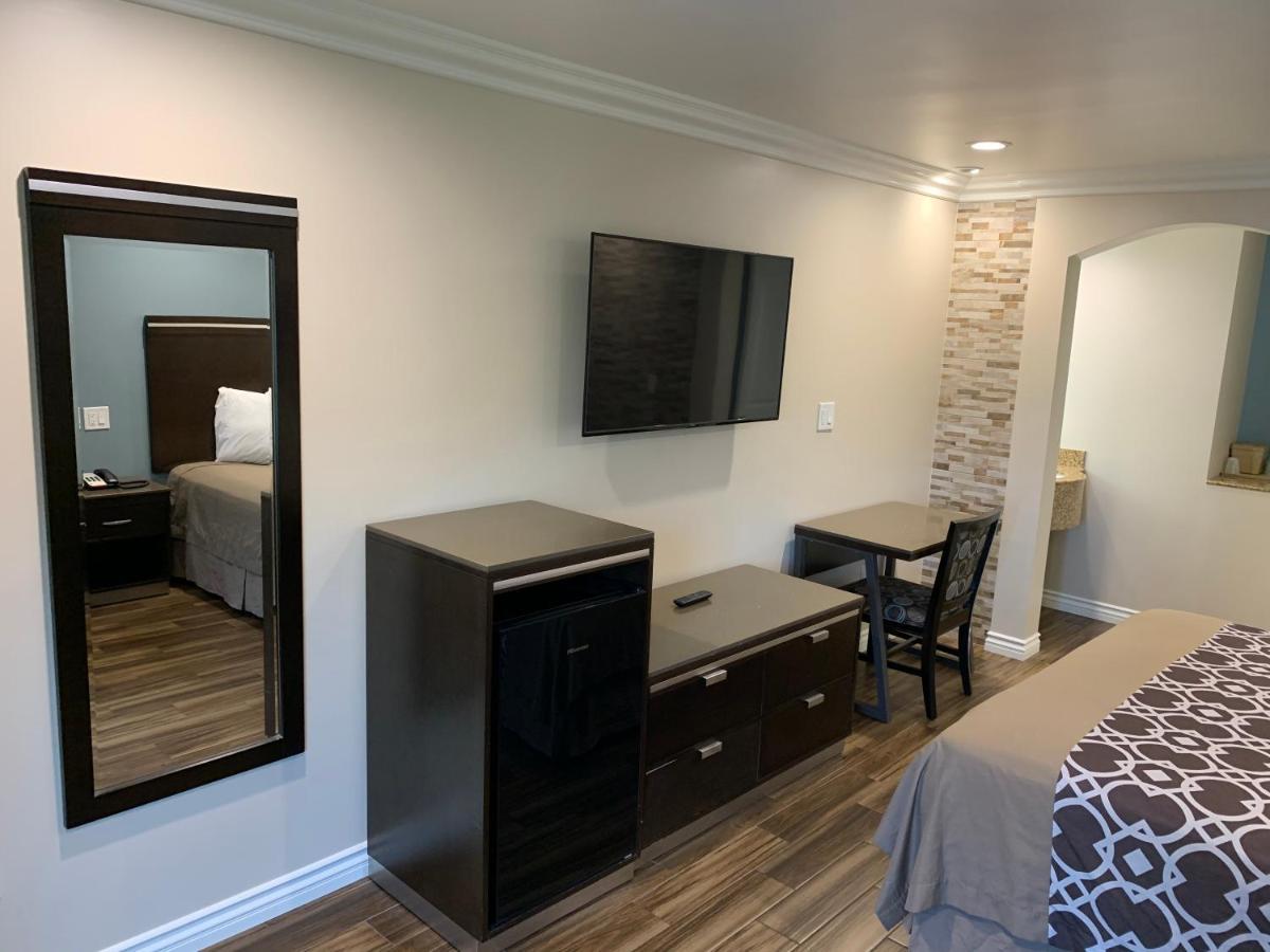 Walnut Inn & Suites ווסט קובינה מראה חיצוני תמונה