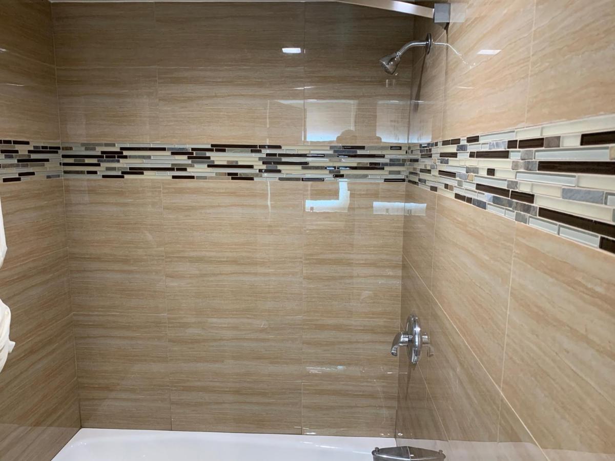 Walnut Inn & Suites ווסט קובינה מראה חיצוני תמונה