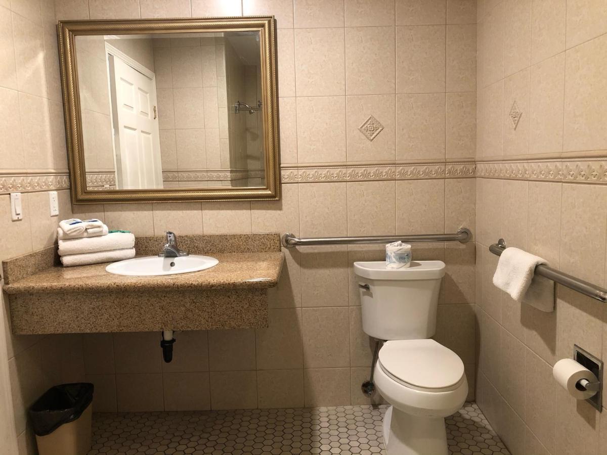 Walnut Inn & Suites ווסט קובינה מראה חיצוני תמונה