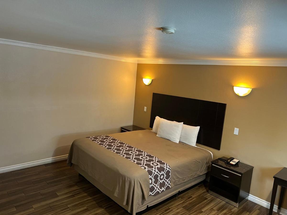 Walnut Inn & Suites ווסט קובינה מראה חיצוני תמונה