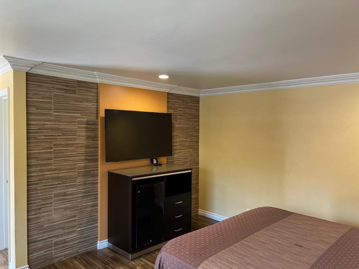Walnut Inn & Suites ווסט קובינה מראה חיצוני תמונה