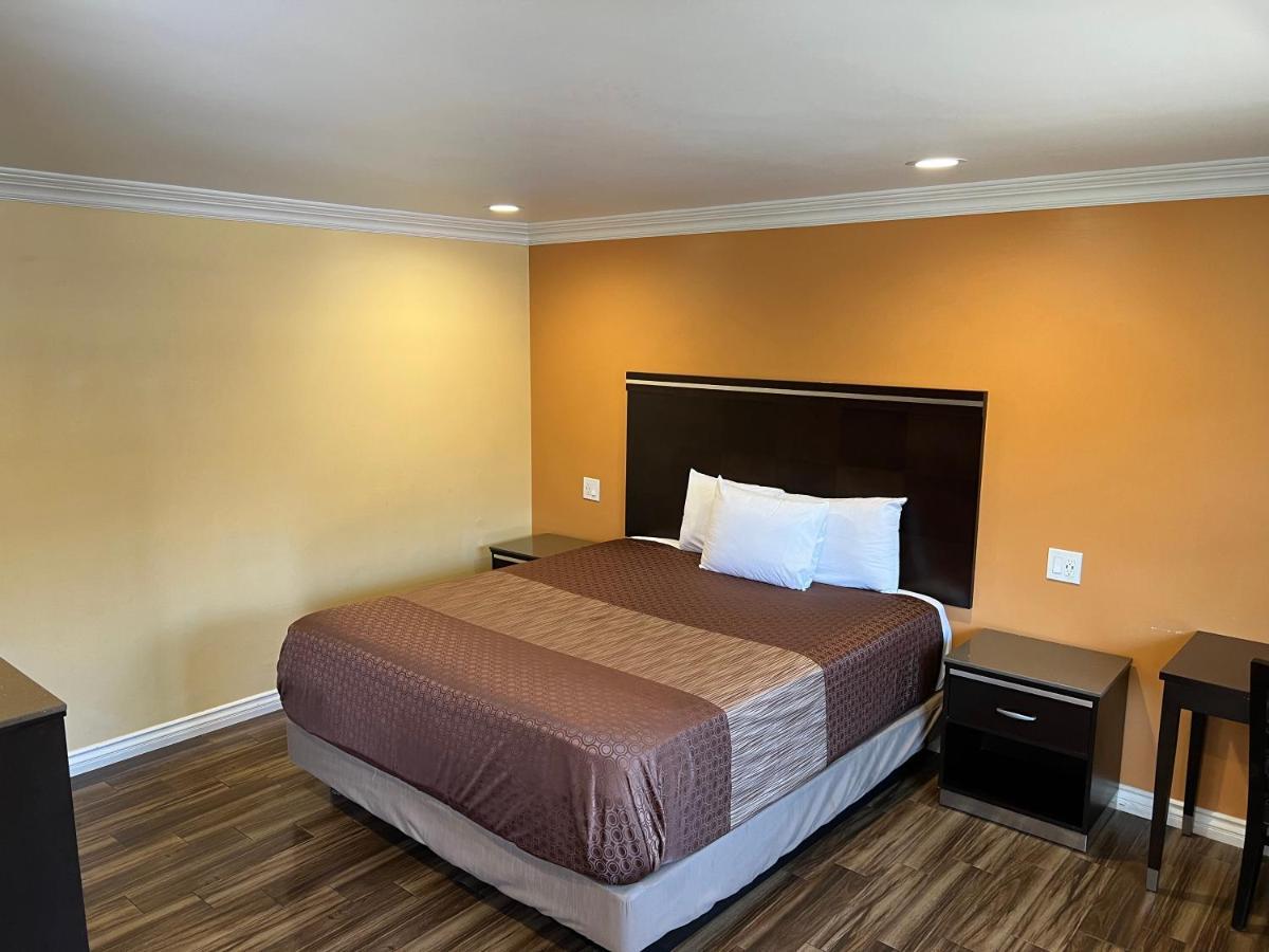 Walnut Inn & Suites ווסט קובינה מראה חיצוני תמונה