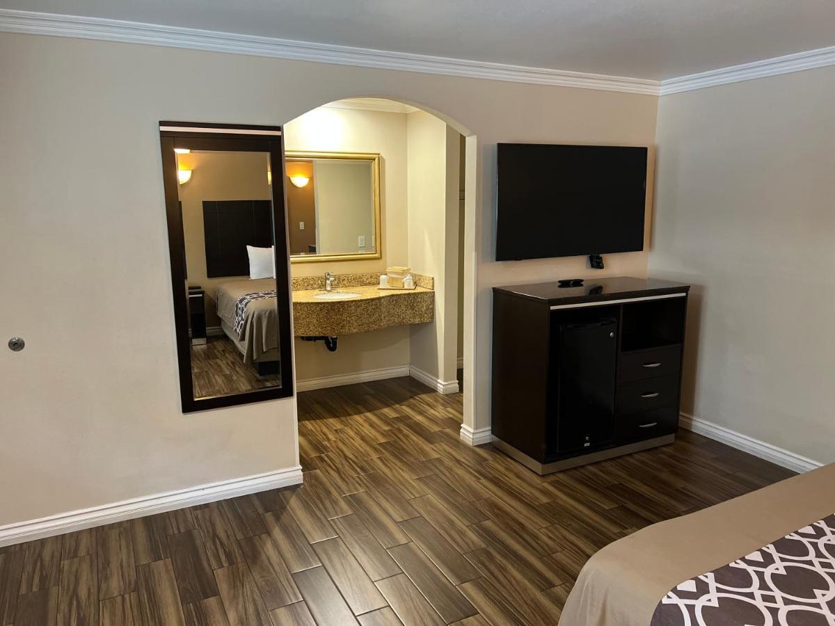 Walnut Inn & Suites ווסט קובינה מראה חיצוני תמונה