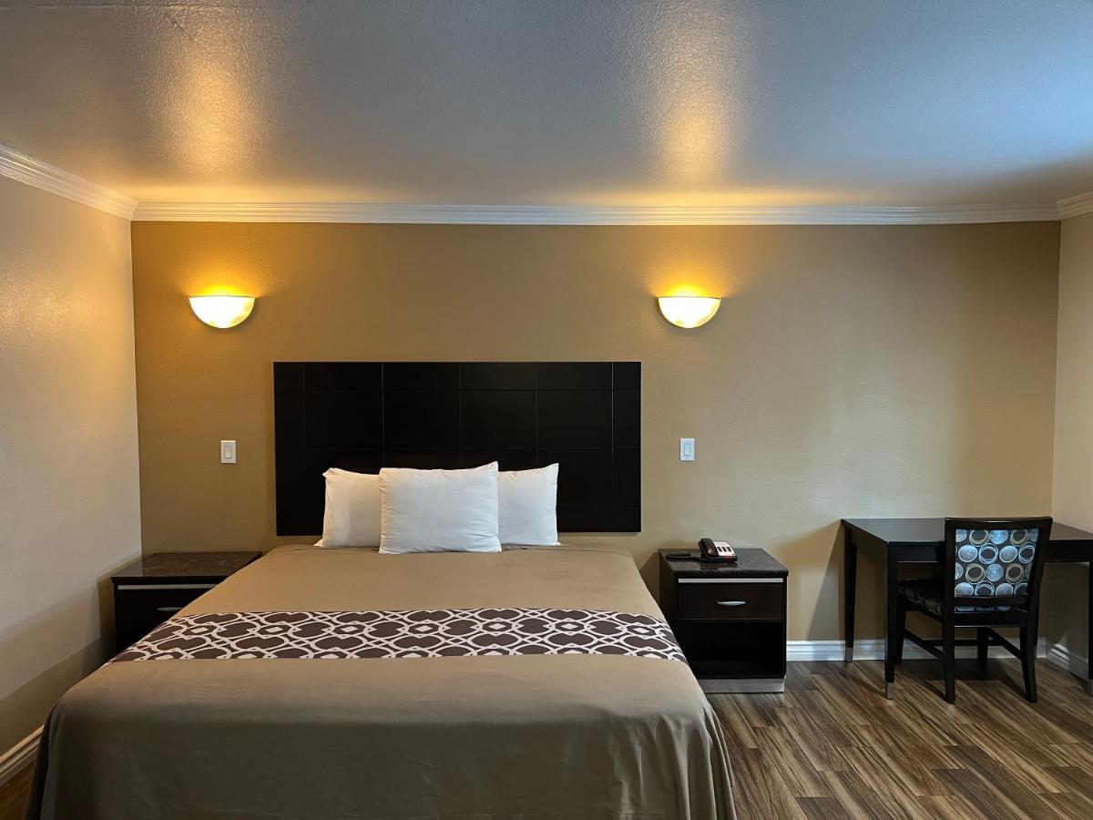 Walnut Inn & Suites ווסט קובינה מראה חיצוני תמונה