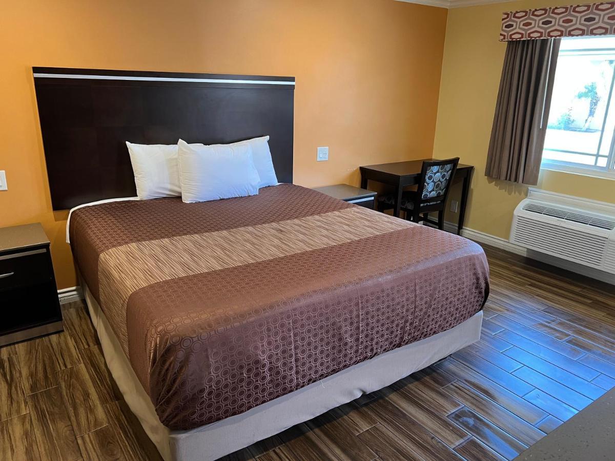 Walnut Inn & Suites ווסט קובינה מראה חיצוני תמונה
