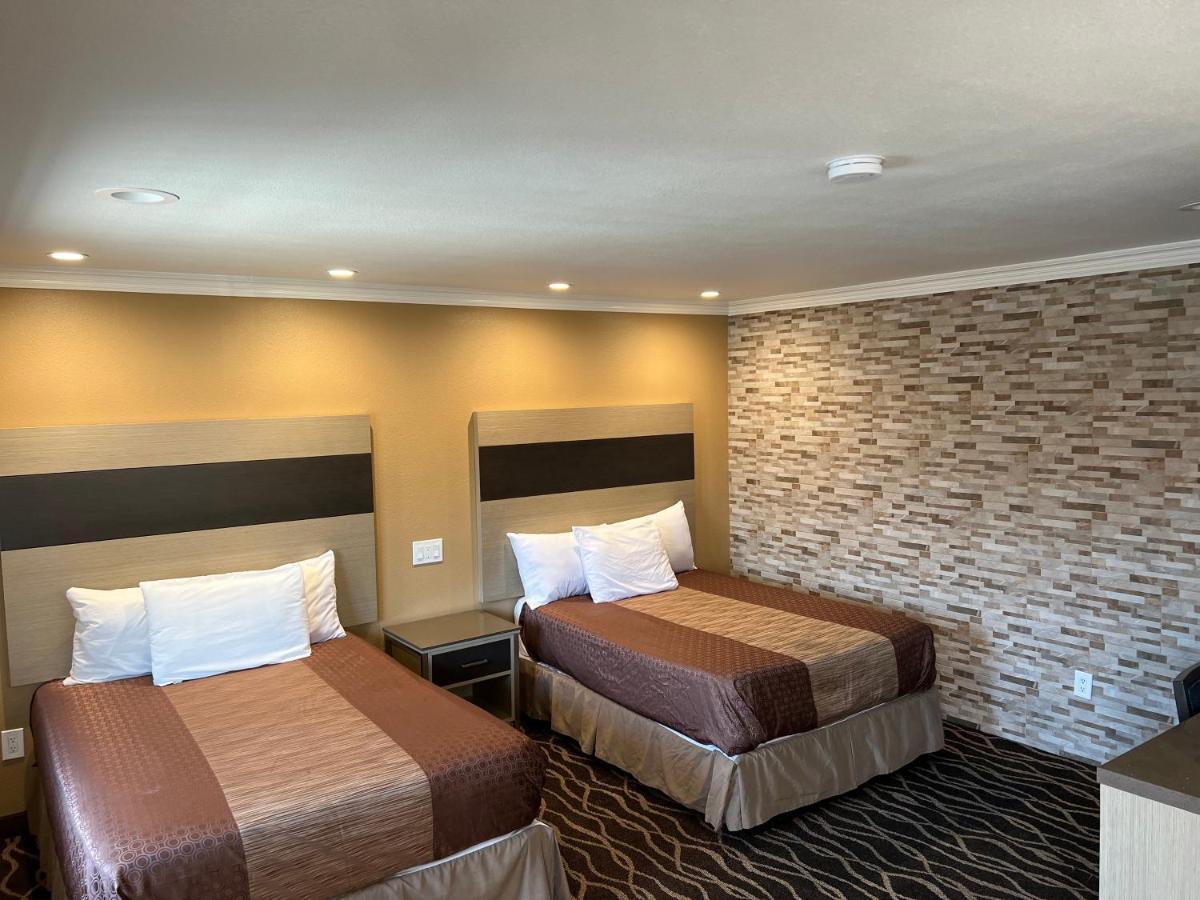 Walnut Inn & Suites ווסט קובינה מראה חיצוני תמונה