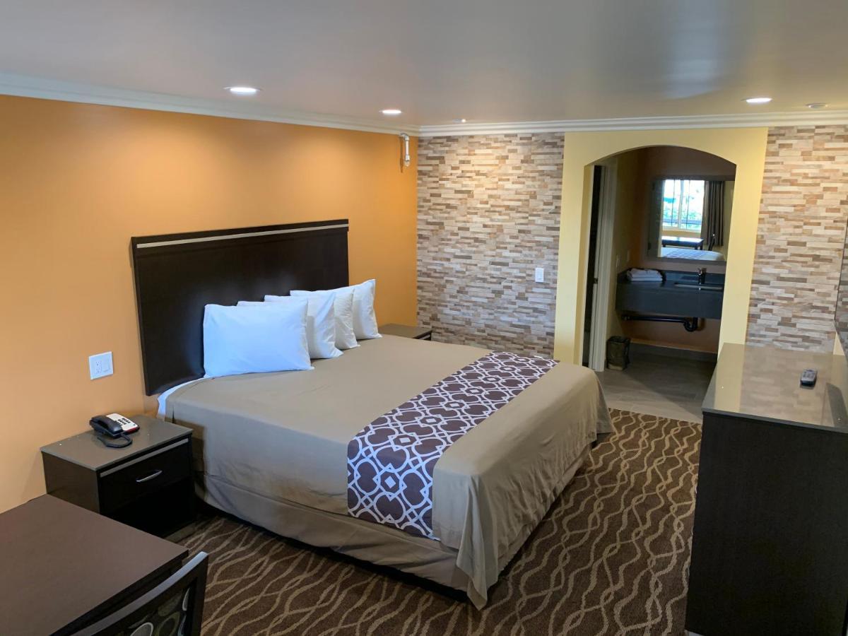 Walnut Inn & Suites ווסט קובינה מראה חיצוני תמונה