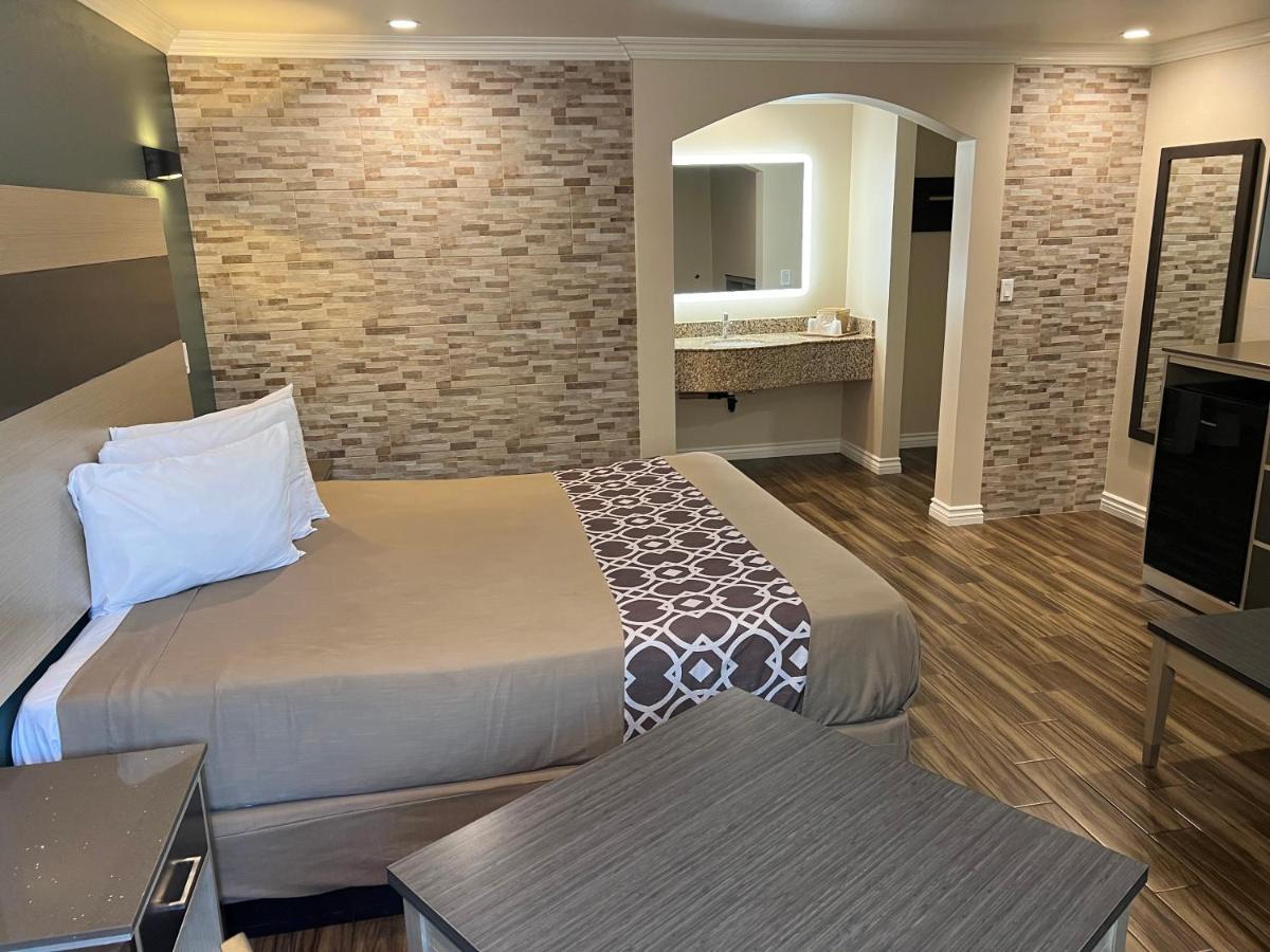 Walnut Inn & Suites ווסט קובינה מראה חיצוני תמונה