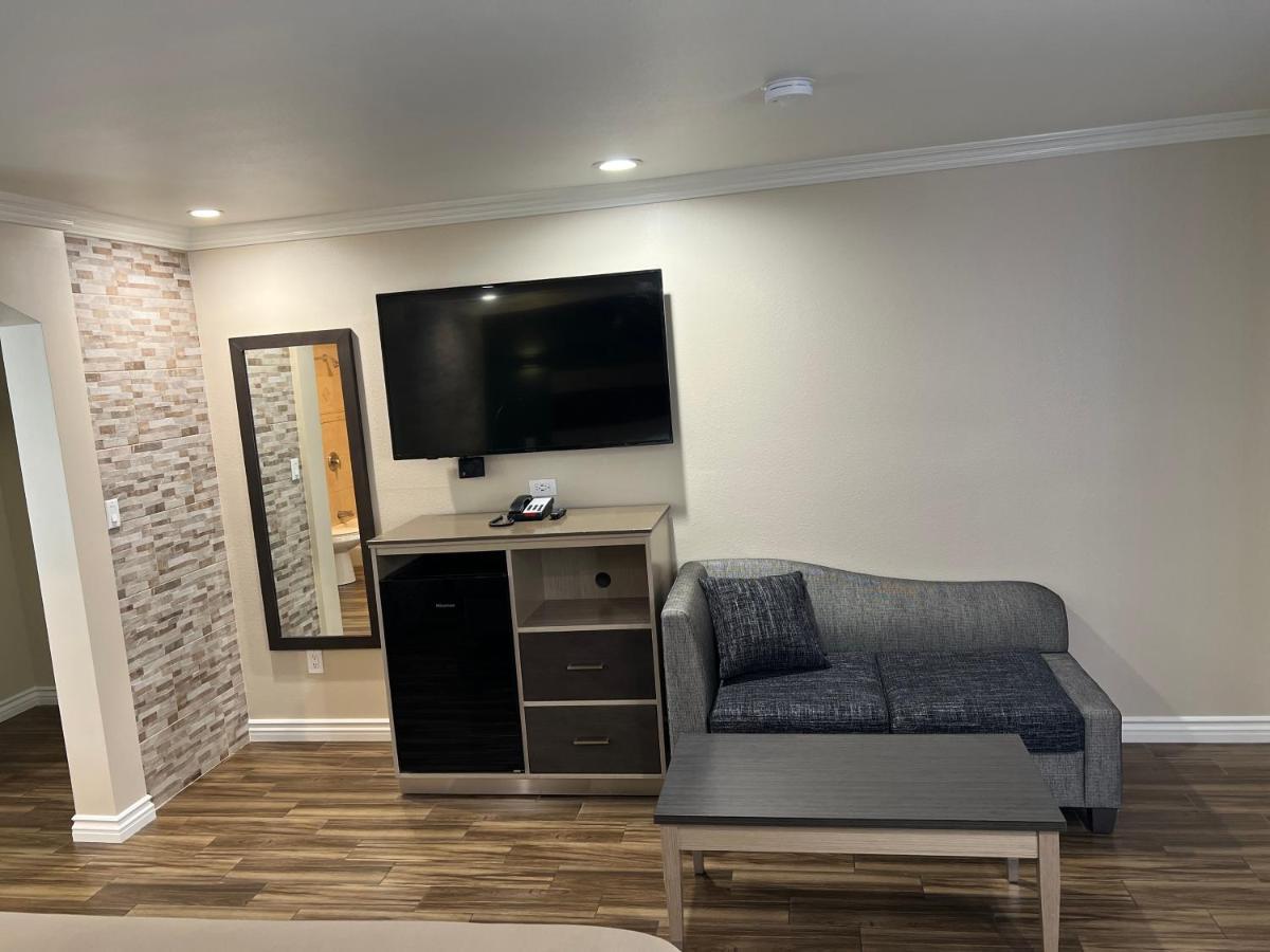 Walnut Inn & Suites ווסט קובינה מראה חיצוני תמונה