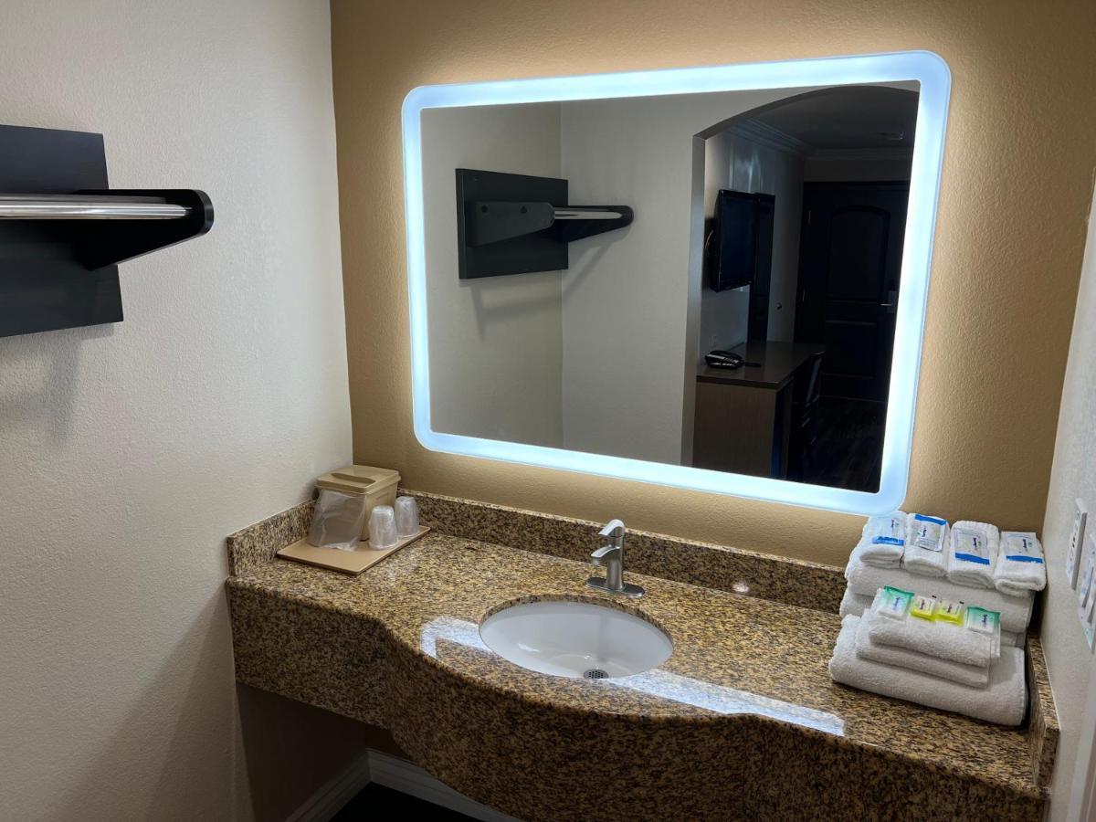 Walnut Inn & Suites ווסט קובינה מראה חיצוני תמונה