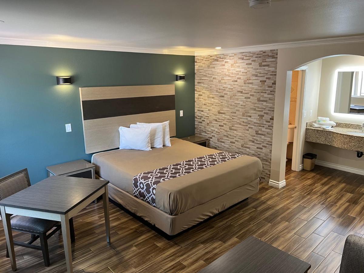 Walnut Inn & Suites ווסט קובינה מראה חיצוני תמונה
