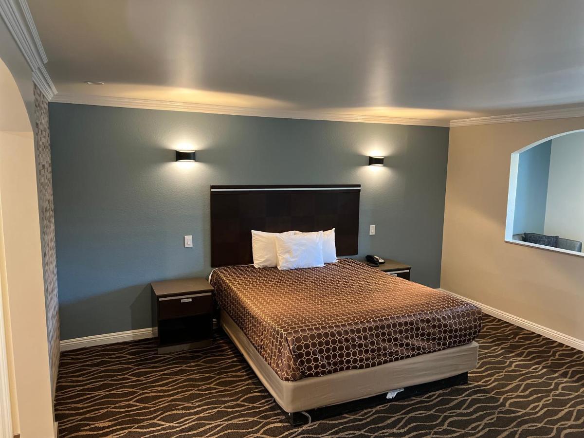 Walnut Inn & Suites ווסט קובינה מראה חיצוני תמונה