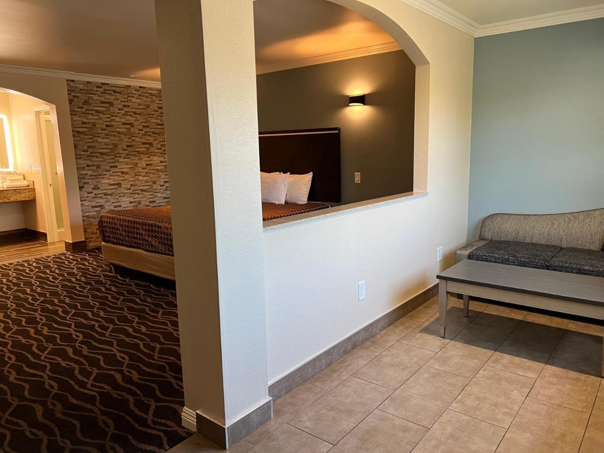 Walnut Inn & Suites ווסט קובינה מראה חיצוני תמונה