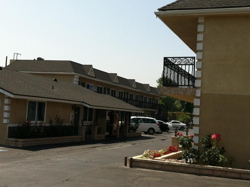 Walnut Inn & Suites ווסט קובינה מראה חיצוני תמונה