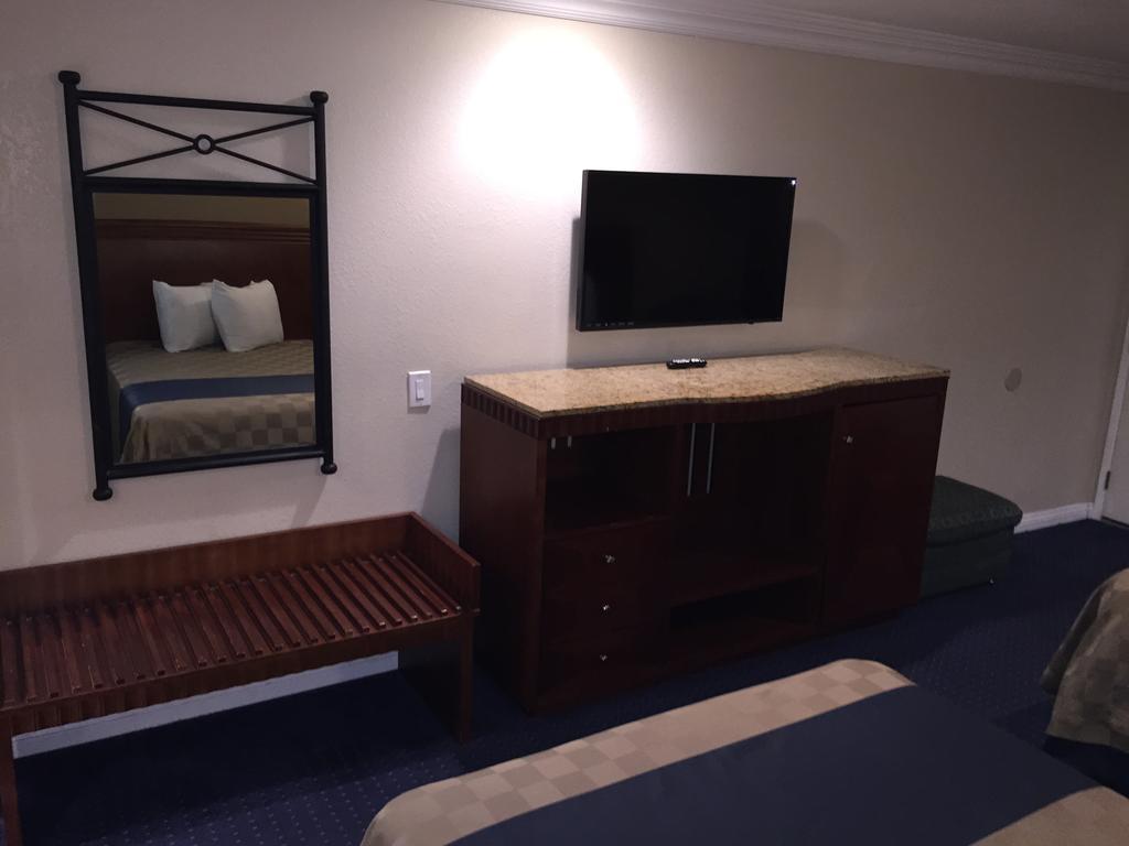 Walnut Inn & Suites ווסט קובינה מראה חיצוני תמונה