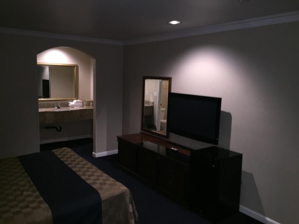 Walnut Inn & Suites ווסט קובינה מראה חיצוני תמונה
