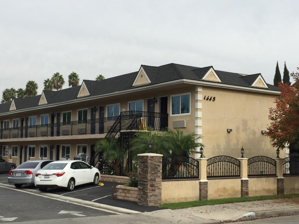 Walnut Inn & Suites ווסט קובינה מראה חיצוני תמונה