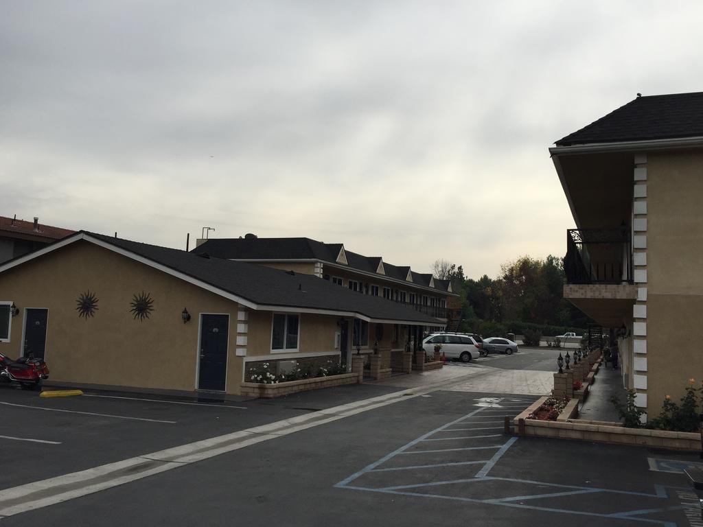 Walnut Inn & Suites ווסט קובינה מראה חיצוני תמונה