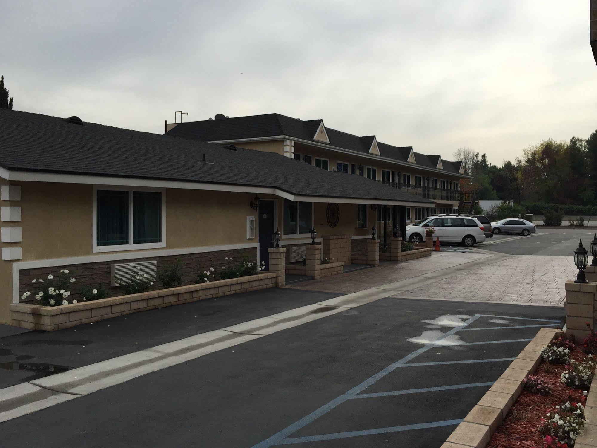Walnut Inn & Suites ווסט קובינה מראה חיצוני תמונה