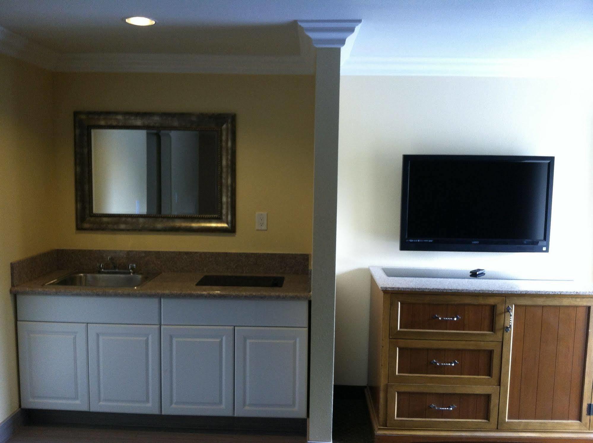 Walnut Inn & Suites ווסט קובינה מראה חיצוני תמונה
