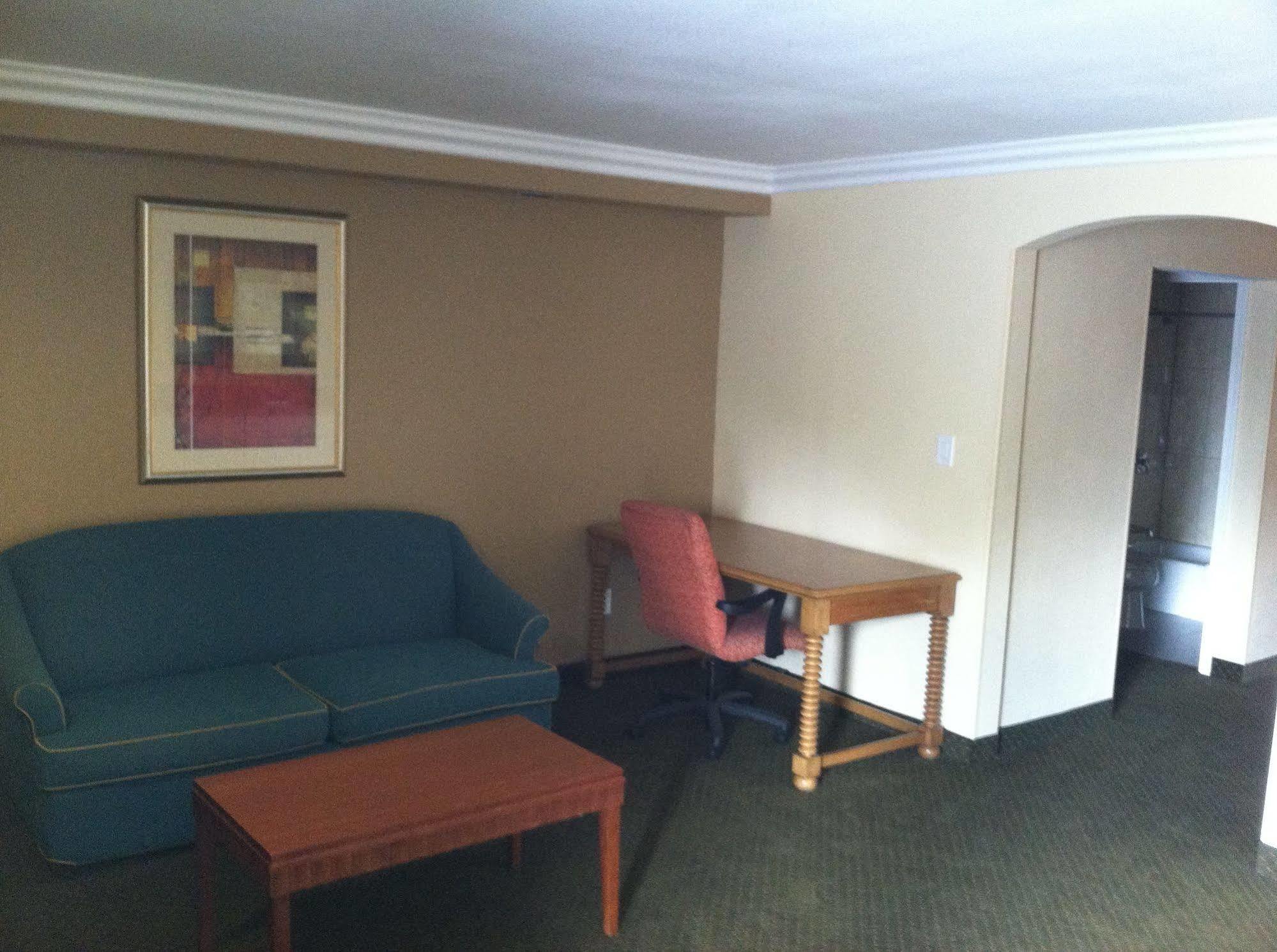 Walnut Inn & Suites ווסט קובינה מראה חיצוני תמונה
