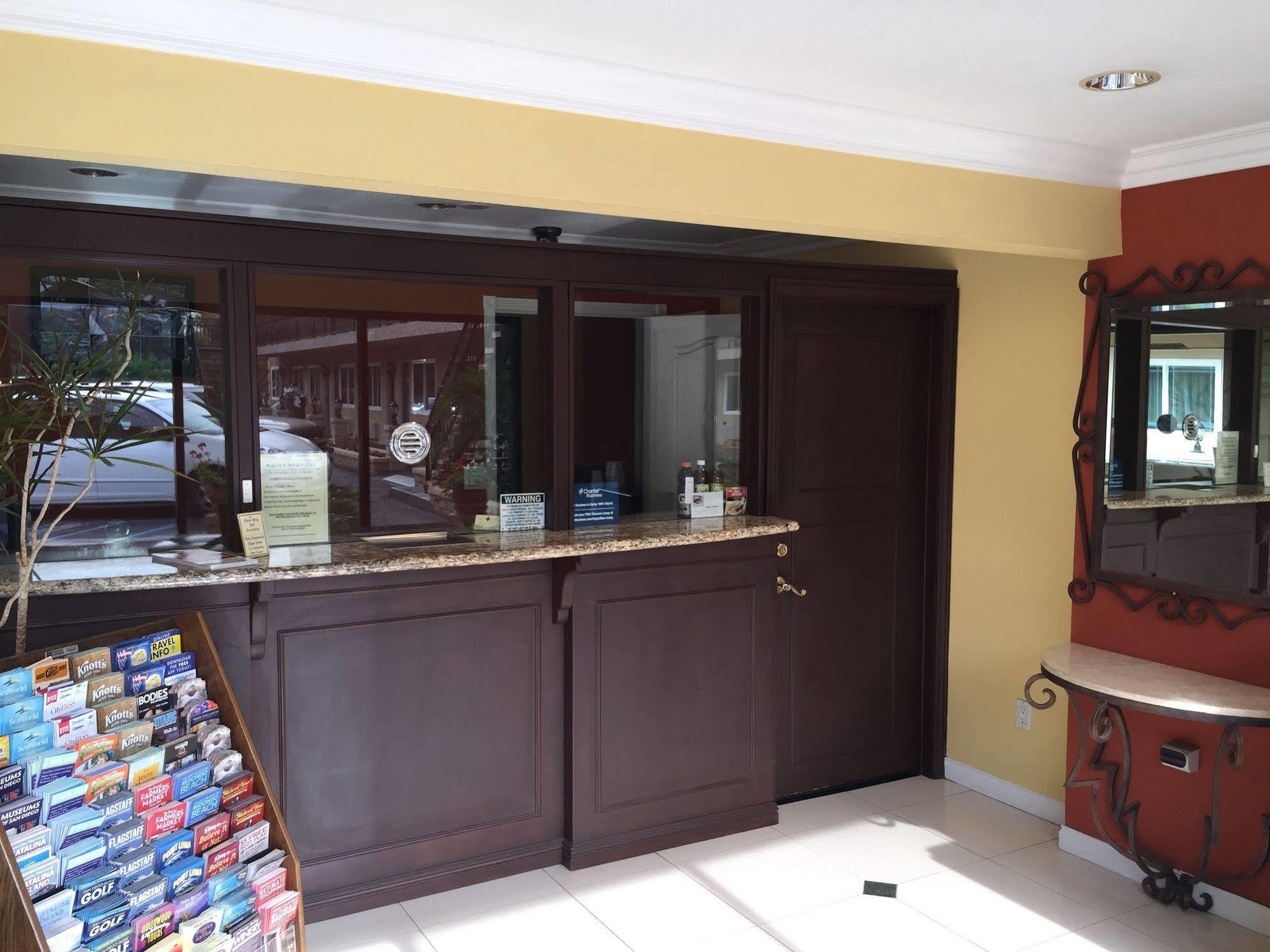 Walnut Inn & Suites ווסט קובינה מראה חיצוני תמונה