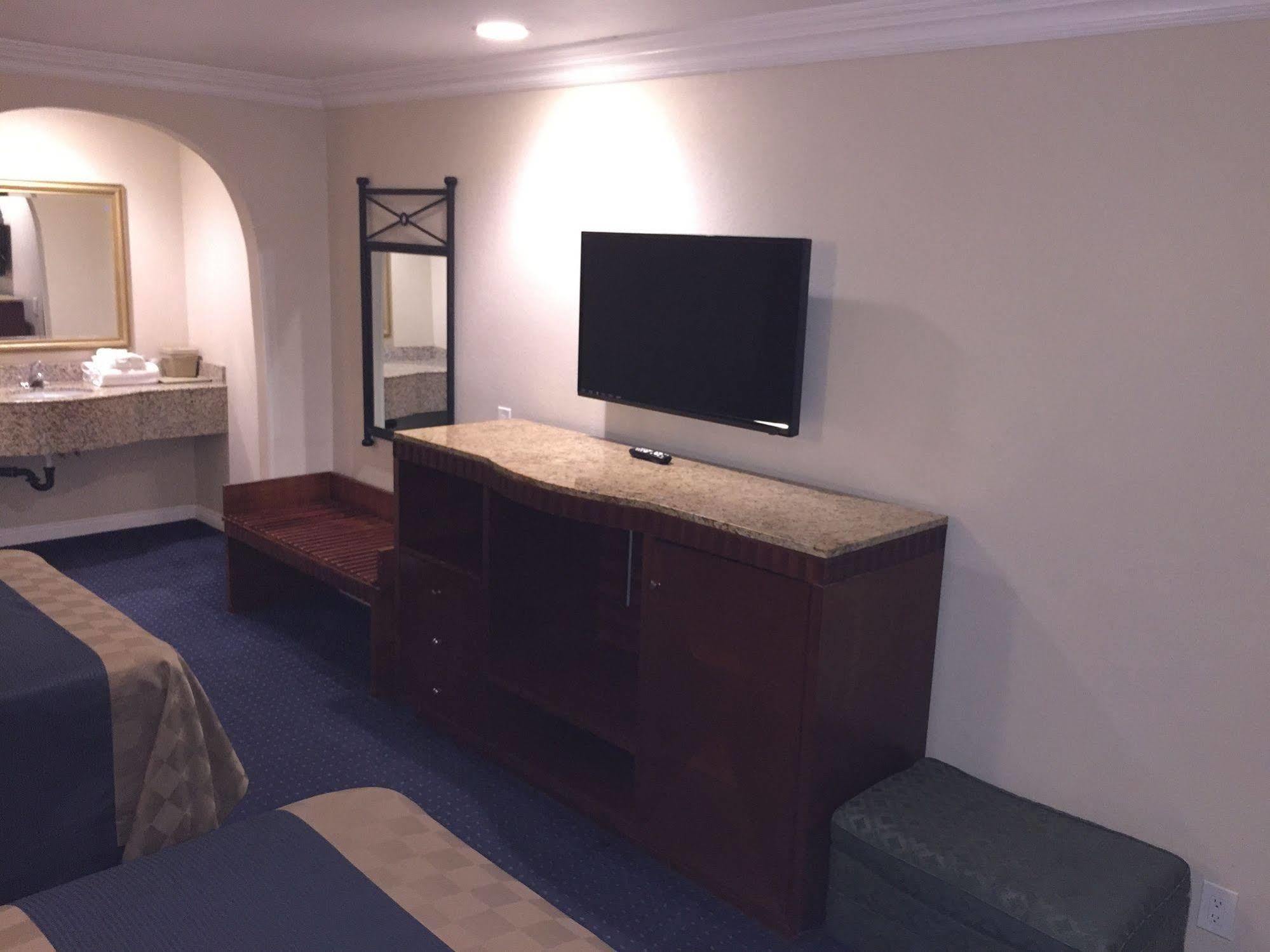Walnut Inn & Suites ווסט קובינה מראה חיצוני תמונה
