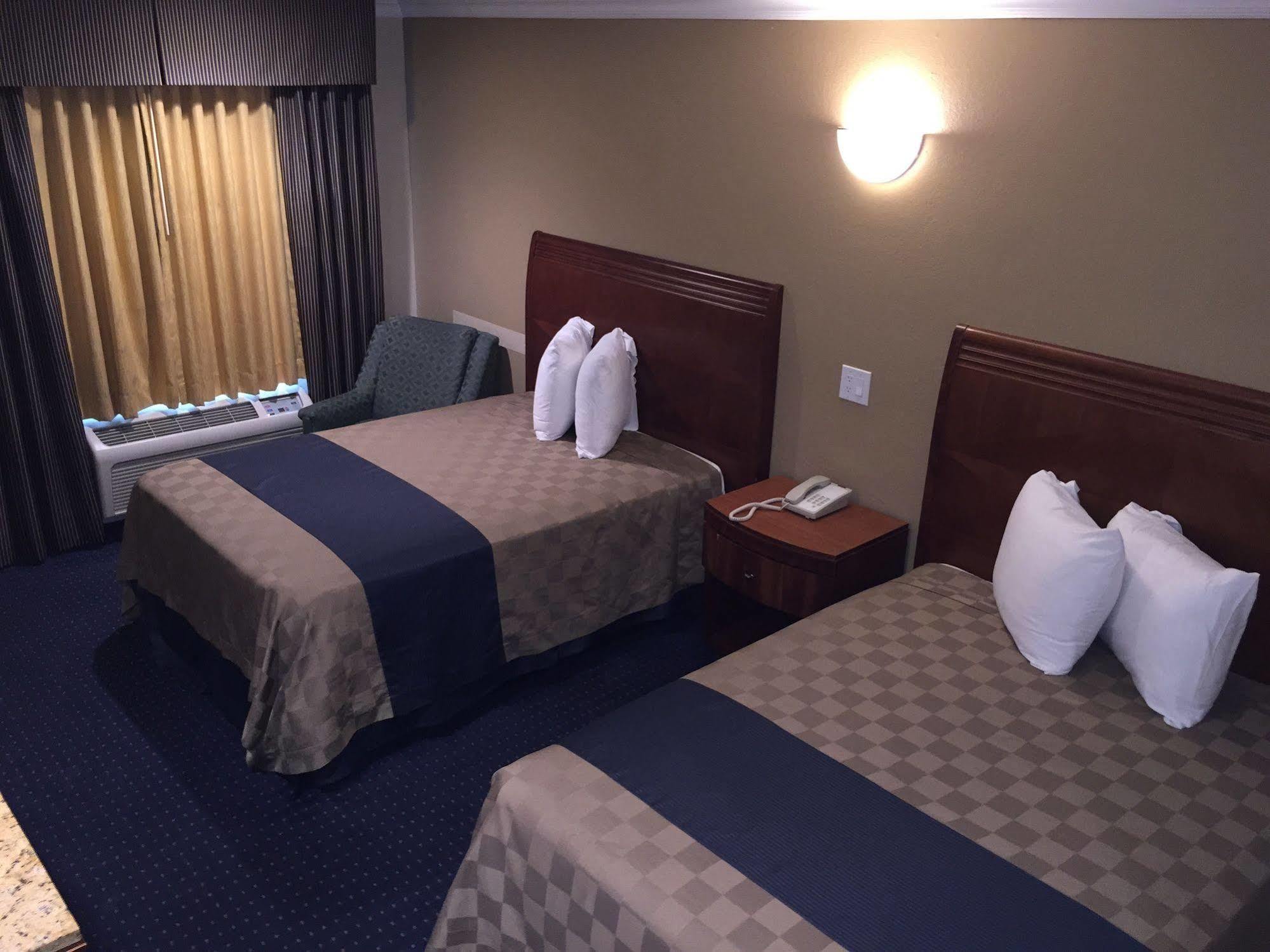 Walnut Inn & Suites ווסט קובינה מראה חיצוני תמונה