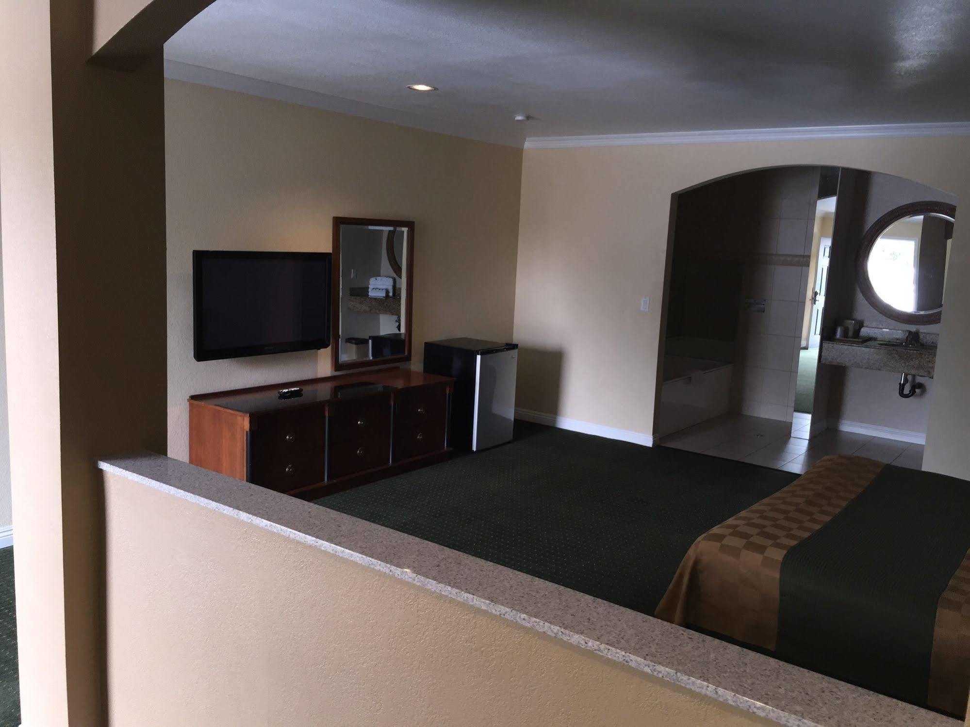 Walnut Inn & Suites ווסט קובינה מראה חיצוני תמונה
