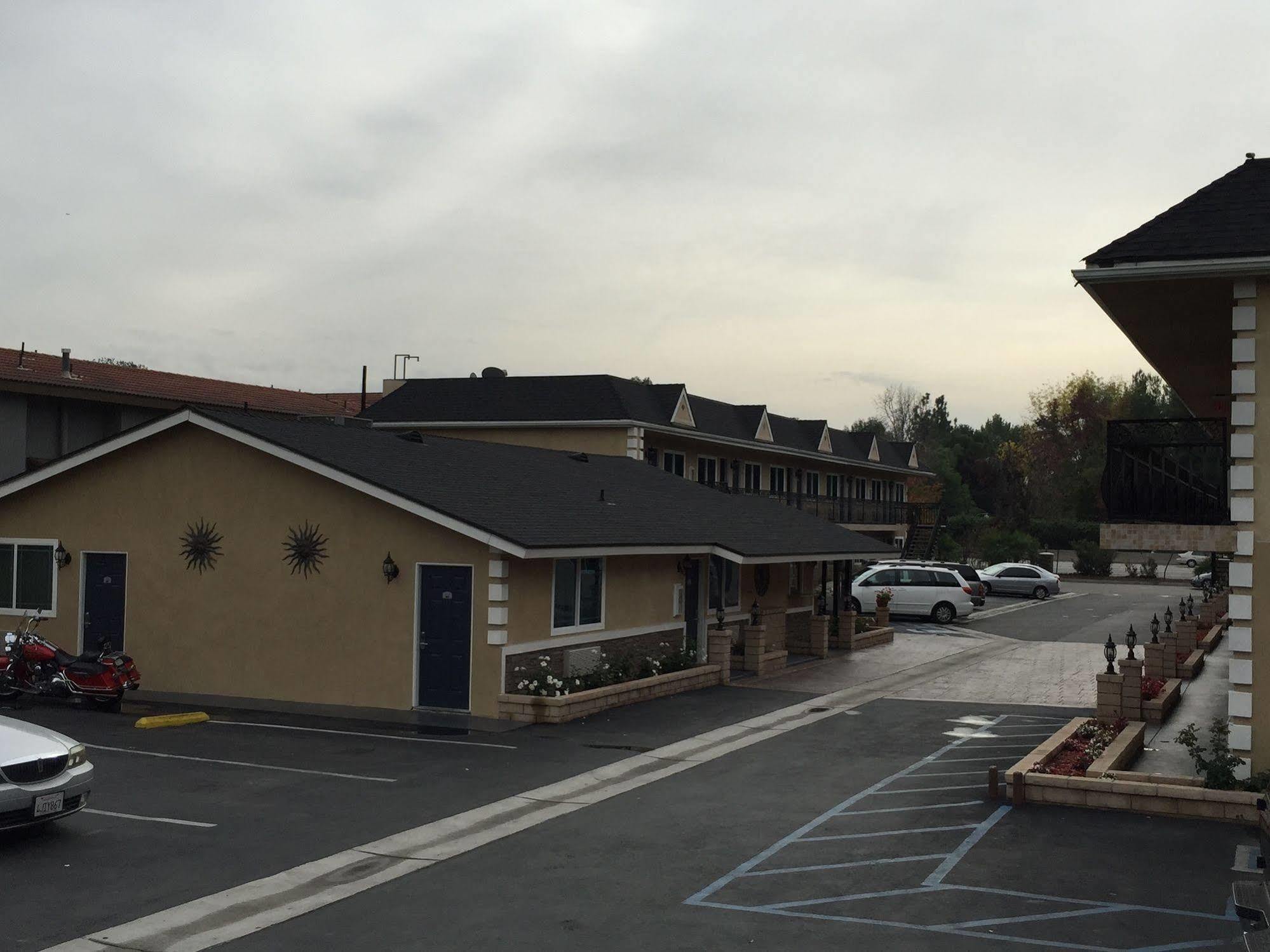 Walnut Inn & Suites ווסט קובינה מראה חיצוני תמונה