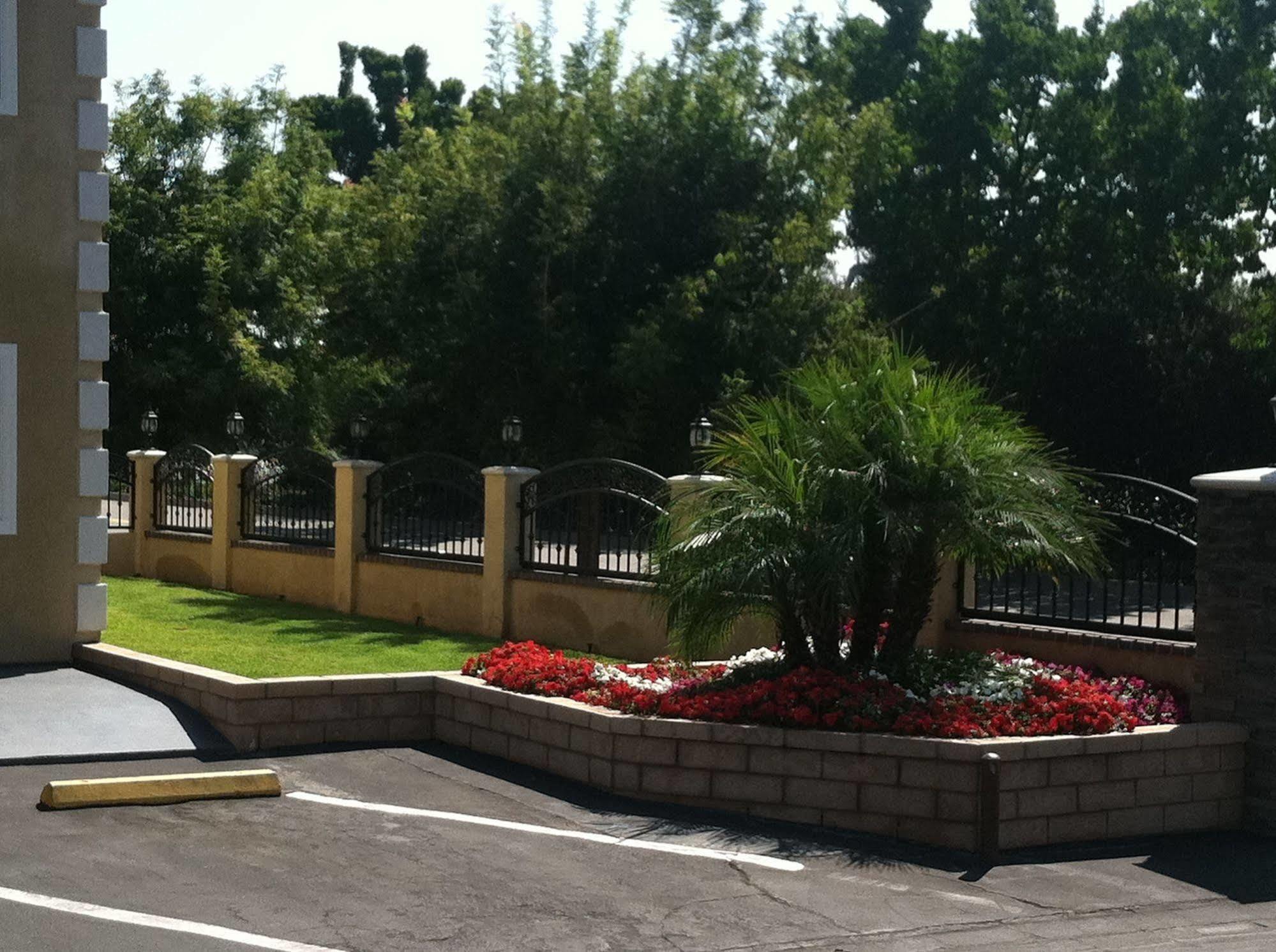 Walnut Inn & Suites ווסט קובינה מראה חיצוני תמונה