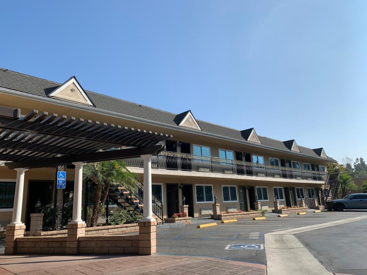 Walnut Inn & Suites ווסט קובינה מראה חיצוני תמונה